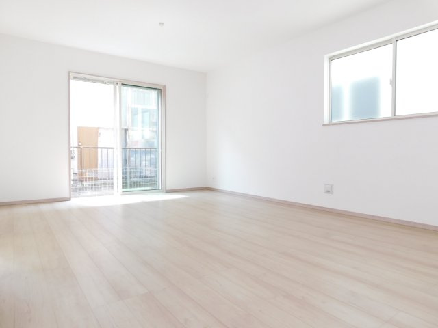 北名古屋市片場白山の新築一戸建の居間・リビング|◇リビング◇　　南面で２面採光の明るいリビング約１６．０帖　明るくて広々とした空間♪