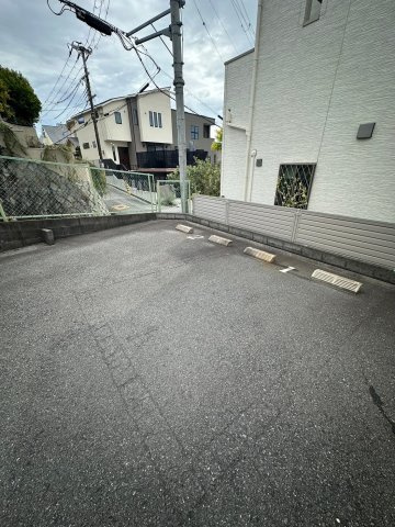 カノープス千里の駐車場