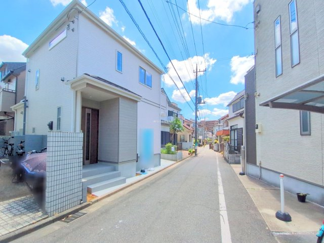 ふじみ野市鶴ケ舞１丁目の新築一戸建の前面道路含む現地写真