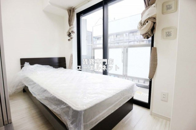 【寝室】 | Fortuney江坂2 | 明るく開放感のある居室で、自分だけのくつろぎ空間を。