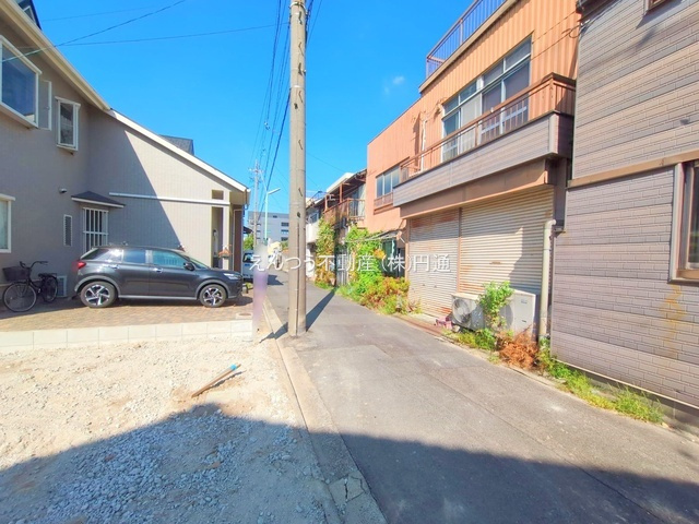 メルディア松原町の前面道路含む現地写真