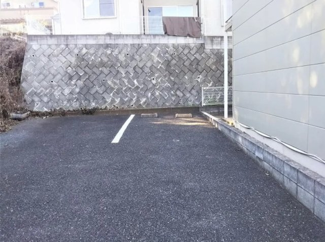 レオパレスフォレの駐車場