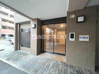 【エントランス】 | グラヴィス平尾