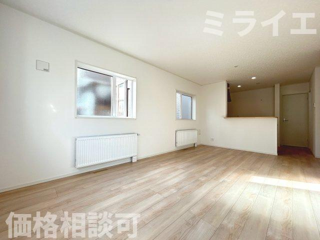 【新築戸建】札幌市北区新琴似7条5丁目4棟の居間・リビング|【仲介手数料無料】【価格相談可能】【同仕様物件(同間取り)が内覧可能】です。