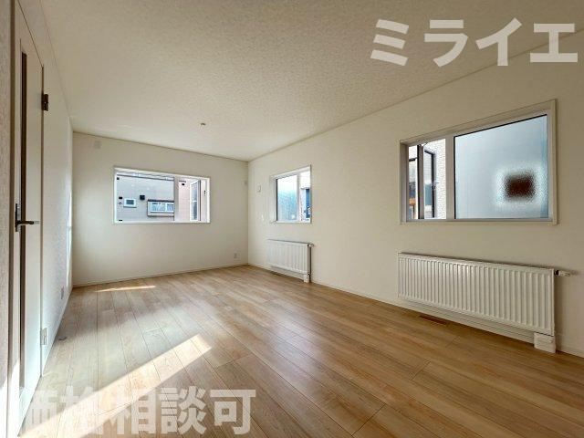 【新築戸建】札幌市北区新琴似7条5丁目4棟の居間・リビング