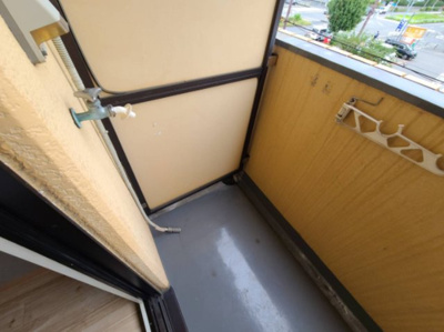 【設備】 | ロイヤルハイツ西淡路パート２ | 外に洗濯置き場があります