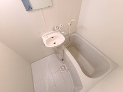 【浴室】 | ロイヤルハイツ西淡路パート２ | お風呂で日々の疲れを落としましょう