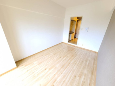 【洋室】 | ロイヤルハイツ西淡路パート２ | 個人の部屋や寝室として使える洋室です