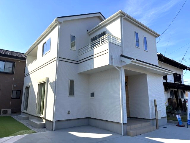 ハートフルタウン前橋市朝日町3丁目29番　A号棟の外観|朝日町に新築住宅が完成しました。白を基調としたオシャレなデザインに仕上がっています♪
ご都合に合わせていつでもご見学頂けますのでお気軽にお問い合わせください☆