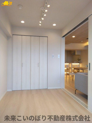 【洋室】 | アルーサ北与野ノースピア上落合２号棟 | 落ち着いた色調の洋室です