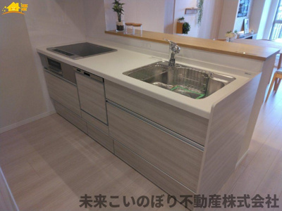 【キッチン】 | アルーサ北与野ノースピア上落合２号棟 | 対面キッチンならつくりたてのお料理をすぐに食卓へ♪配膳しながら調理ができるので調理スペースを広く使用でき、作業効率も上がります♪