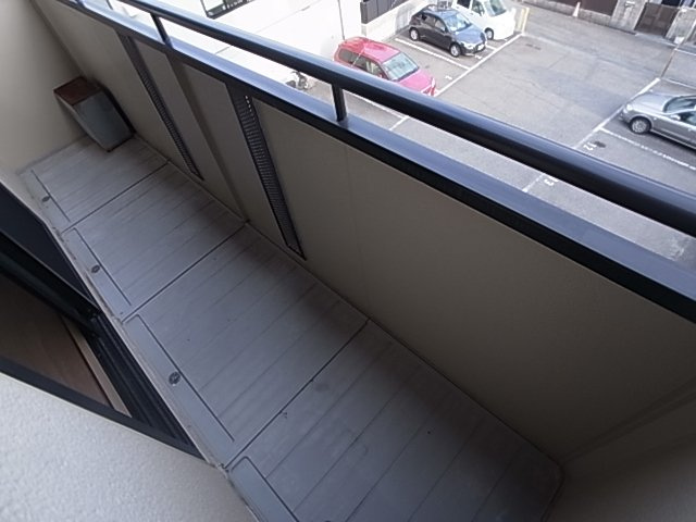 神戸市長田区寺池町２丁目のアパートのバルコニー