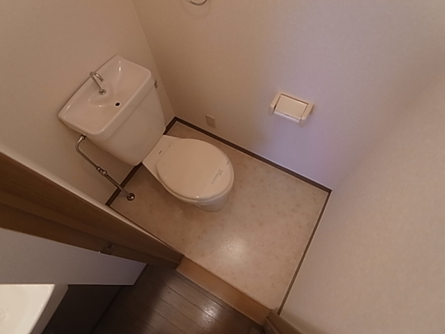 神戸市長田区寺池町２丁目のアパートの駐車場