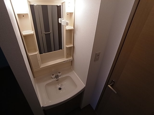 神戸市長田区寺池町２丁目のアパートの洗面所