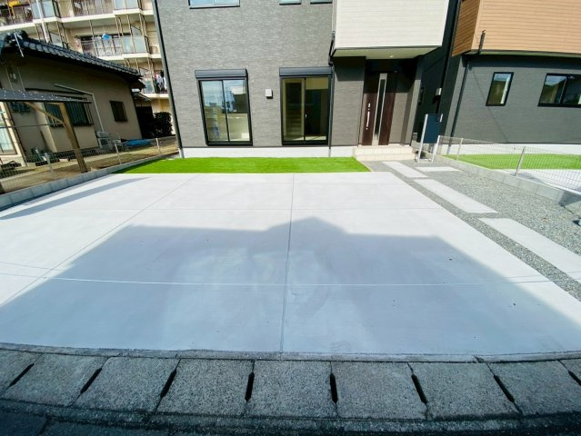 リナージュ／東区小峯4丁目第1期／1号棟の駐車場