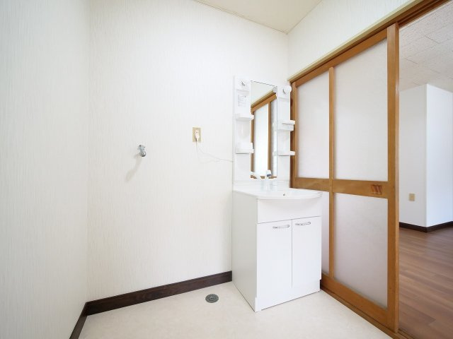 山田アパートの洗面所