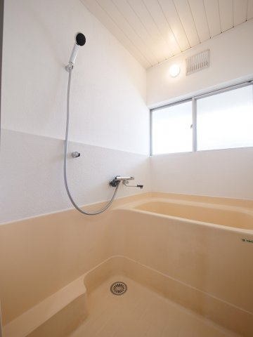 山田アパートの浴室