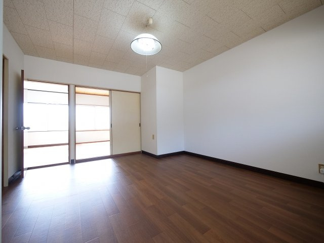 山田アパートの洋室