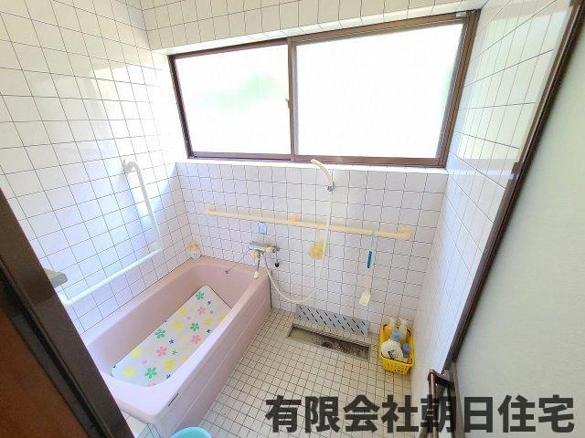 【浴室】 | 矢田町平屋中古戸建 | コンパクトで使いやすいお風呂です