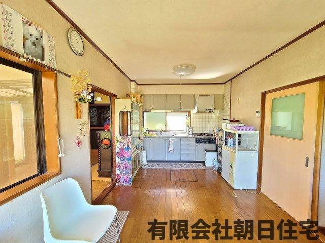 【キッチン】 | 矢田町平屋中古戸建 | ゆったりとした明るいキッチンです