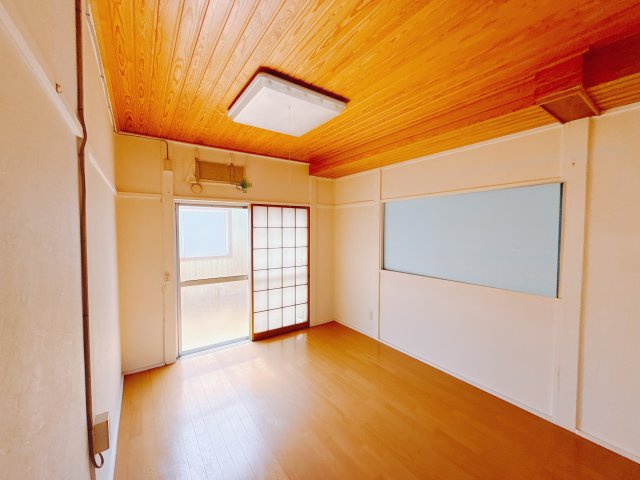 【中古戸建】前橋市下小出町の洋室|ママ友が来ても子供達には子供部屋で遊んでいてもらうことができます。ママ達はリビングで楽しくおしゃべりに華を咲かせながら気兼ねなく盛り上がれます♪