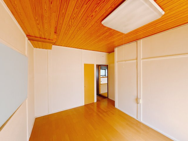 【中古戸建】前橋市下小出町の洋室|子供部屋のメリットは「自立心を養うことができる」「自分で整理整頓できるようになる」そして、お子様が成長した際には「プライバシーを確保できる」といい事だらけ♪