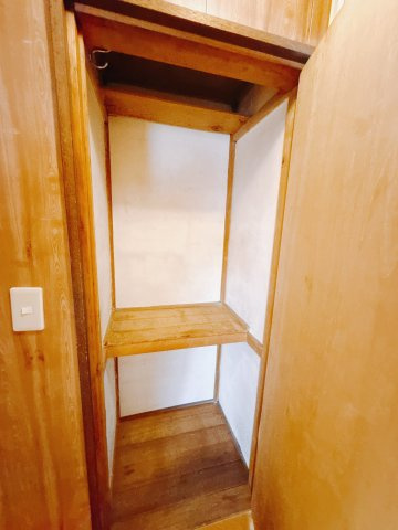 【中古戸建】前橋市下小出町の収納|使わなくなった家具や場所を取りがちな旅行用のスーツケースなどもしまえます。また、厚手のコートをしまっても充分な広さを堪能できるプランです♪