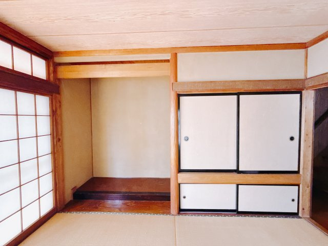 【中古戸建】前橋市下小出町の収納|和室を書斎にしたり、冬にはコタツを敷いて家族みんなで年越しをするのもいいですね。家族みんなのお気に入りの空間になります♪