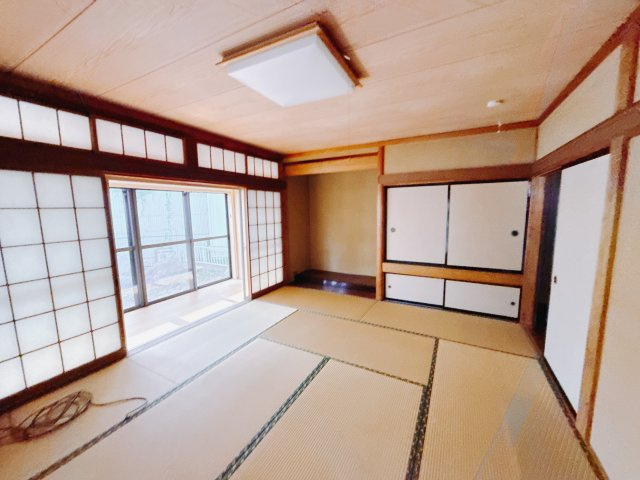 【中古戸建】前橋市下小出町の和室|独立している和室なので1人の時間を充分に楽しめます。フローリングやソファーでは味わえない質感でリラックス効果もあります。