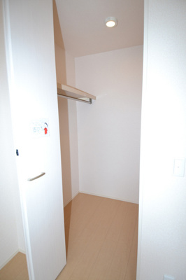 【収納】 | ディアコート | 照明付きウォーク・イン・クローゼット