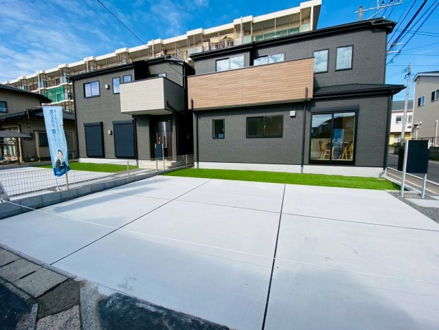 リナージュ／東区小峯4丁目第1期／2号棟の前面道路含む現地写真