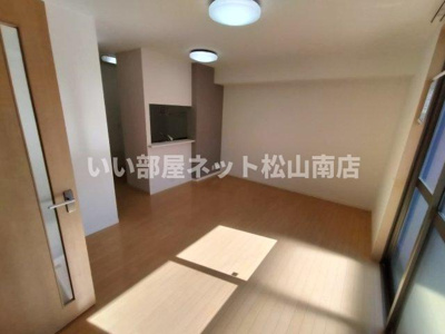 【居間・リビング】 | ルミエール竹原 Ａ棟