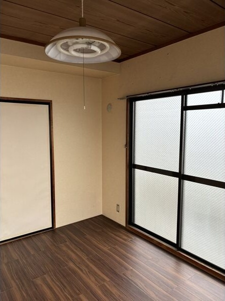 高田ビルの洋室