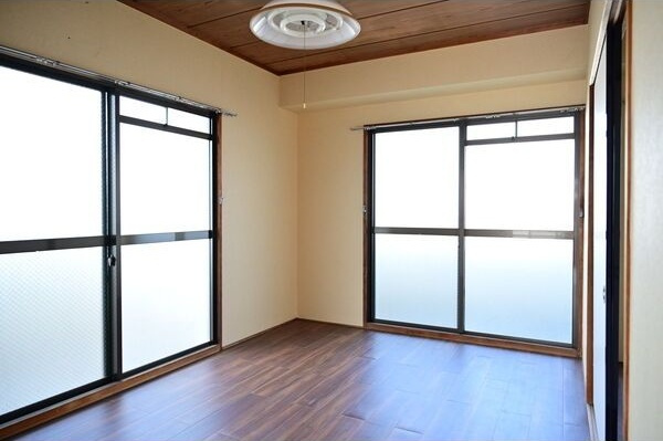 高田ビルの寝室