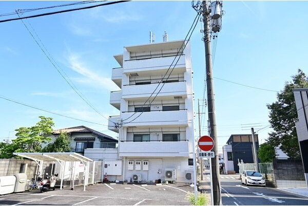高田ビルの駐車場