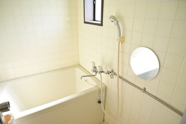 高田ビルの浴室