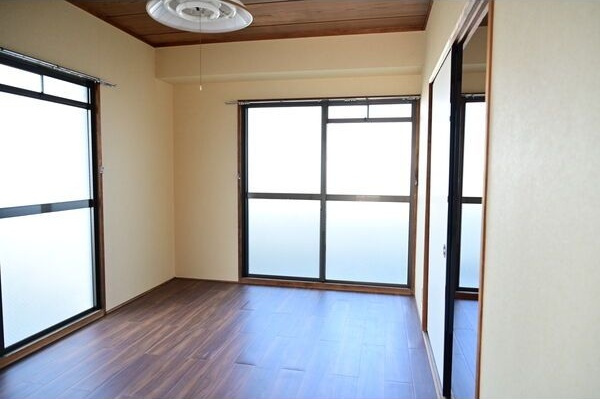 高田ビルの洋室