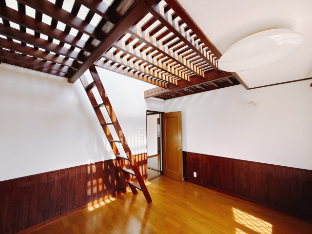 【中古戸建】前橋市荒牧町の洋室|子供部屋のメリットは「自立心を養うことができる」「自分で整理整頓できるようになる」そして、お子様が成長した際には「プライバシーを確保できる」といい事だらけ♪