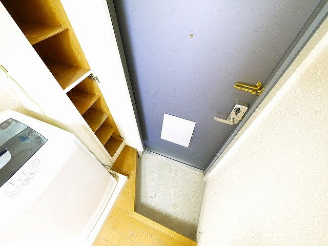 レオパレスナップアネックスの玄関|明るい玄関です