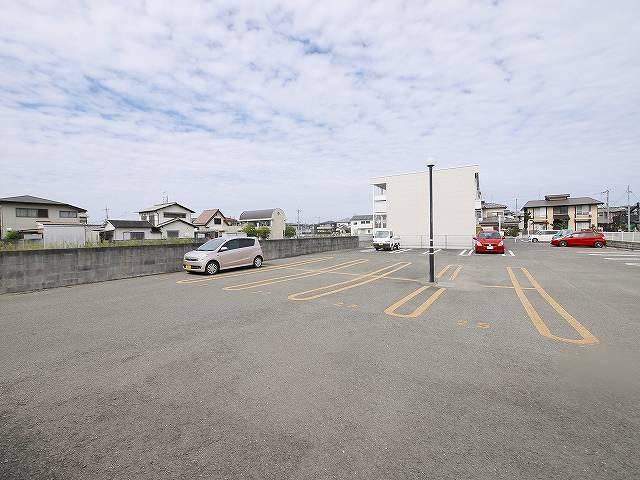 レオパレスナップアネックスの駐車場|駐車場に車を止められます