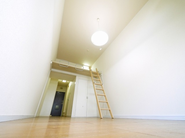 レオパレスナップアネックスの洋室|きれいな洋室です