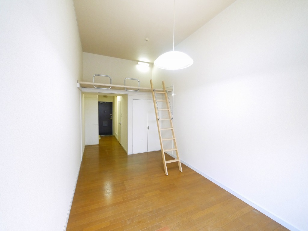 レオパレスナップアネックスの洋室|使い勝手のいい洋室です