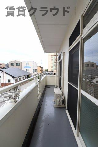 山善ビルのバルコニー|バルコニー付きのしっかり光が取り込める洋室です！