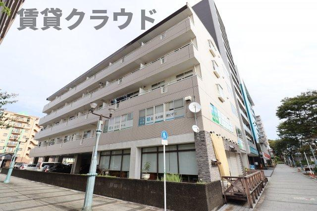 山善ビルの外観|ベビーカーや荷物を運ぶ際もエレベーターがあればラクラク♪