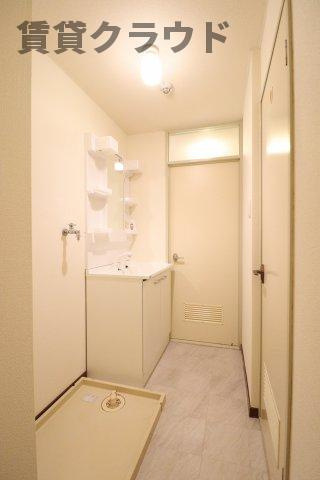 山善ビルの洗面所|スペースが確保できる洗面所です