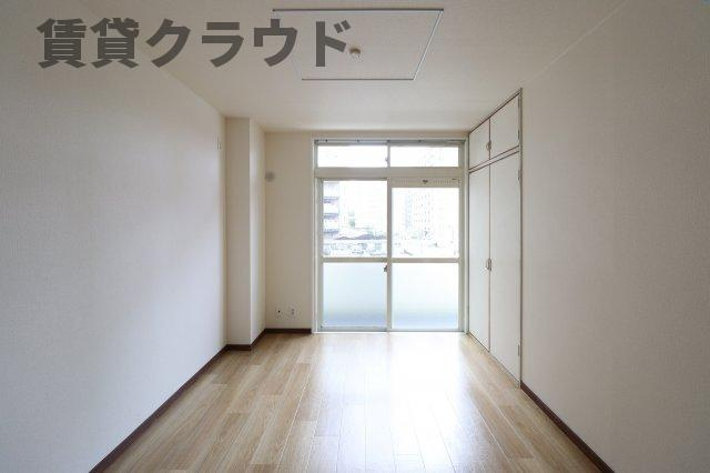 山善ビルの居間・リビング|ゆったりとした居間です