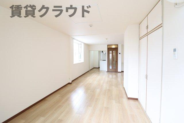 山善ビルの居間・リビング|ゆったり過ごせる居間です