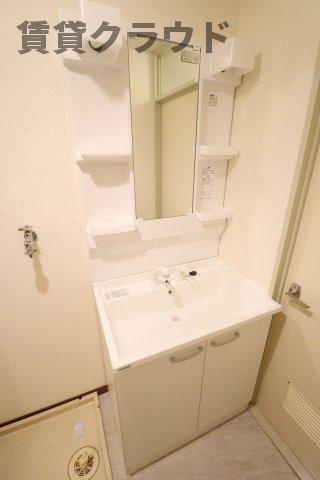 山善ビルの洗面所|スタイリッシュな独立洗面台です！
