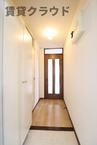 山善ビルの玄関|シューズボックス付きで靴もスッキリ収納！