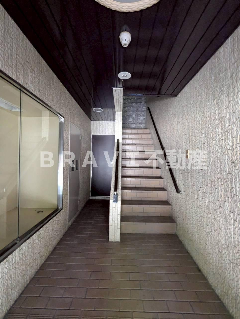 ニューライフ大手前の玄関